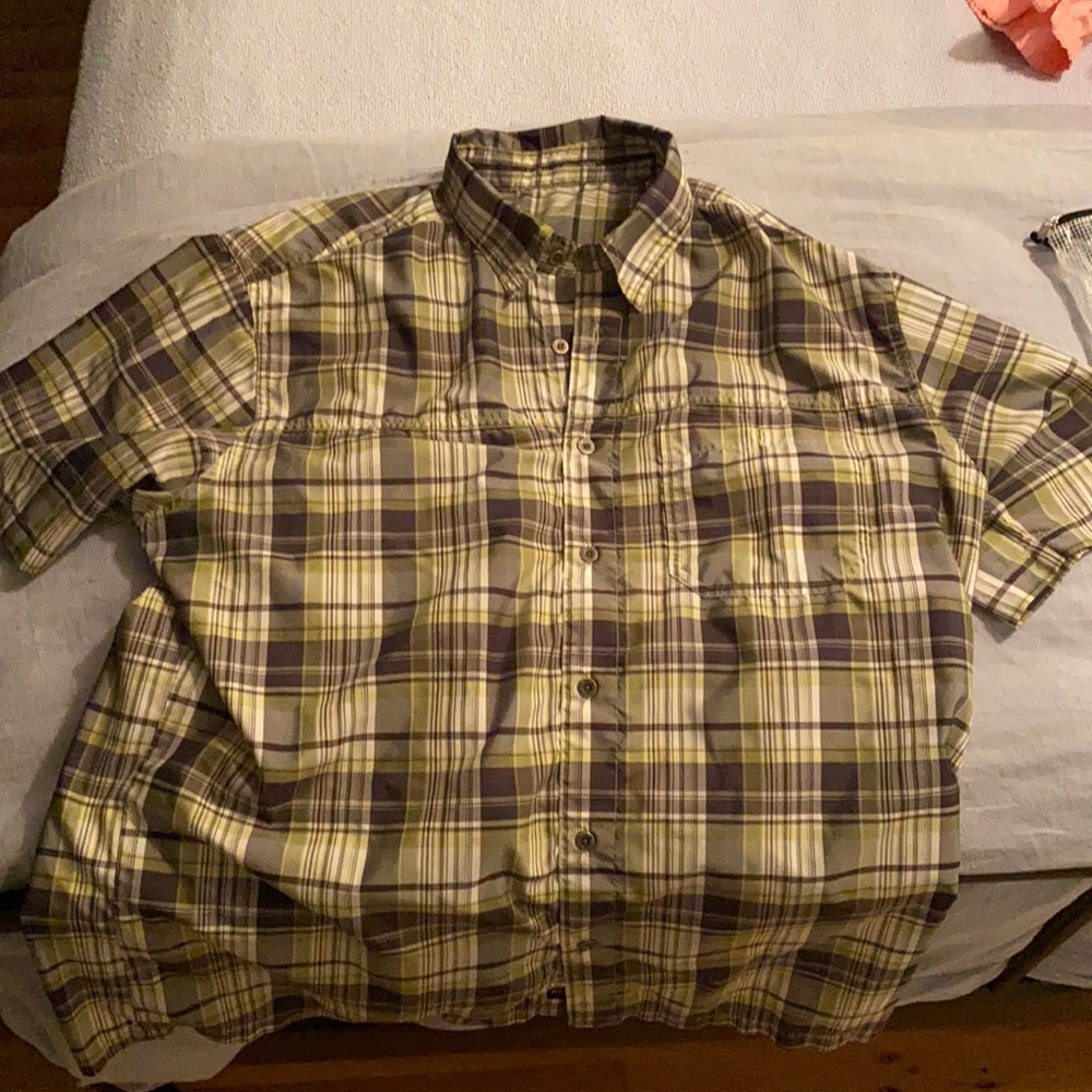 Men’s medium Kuhl synthetic collared button shirt